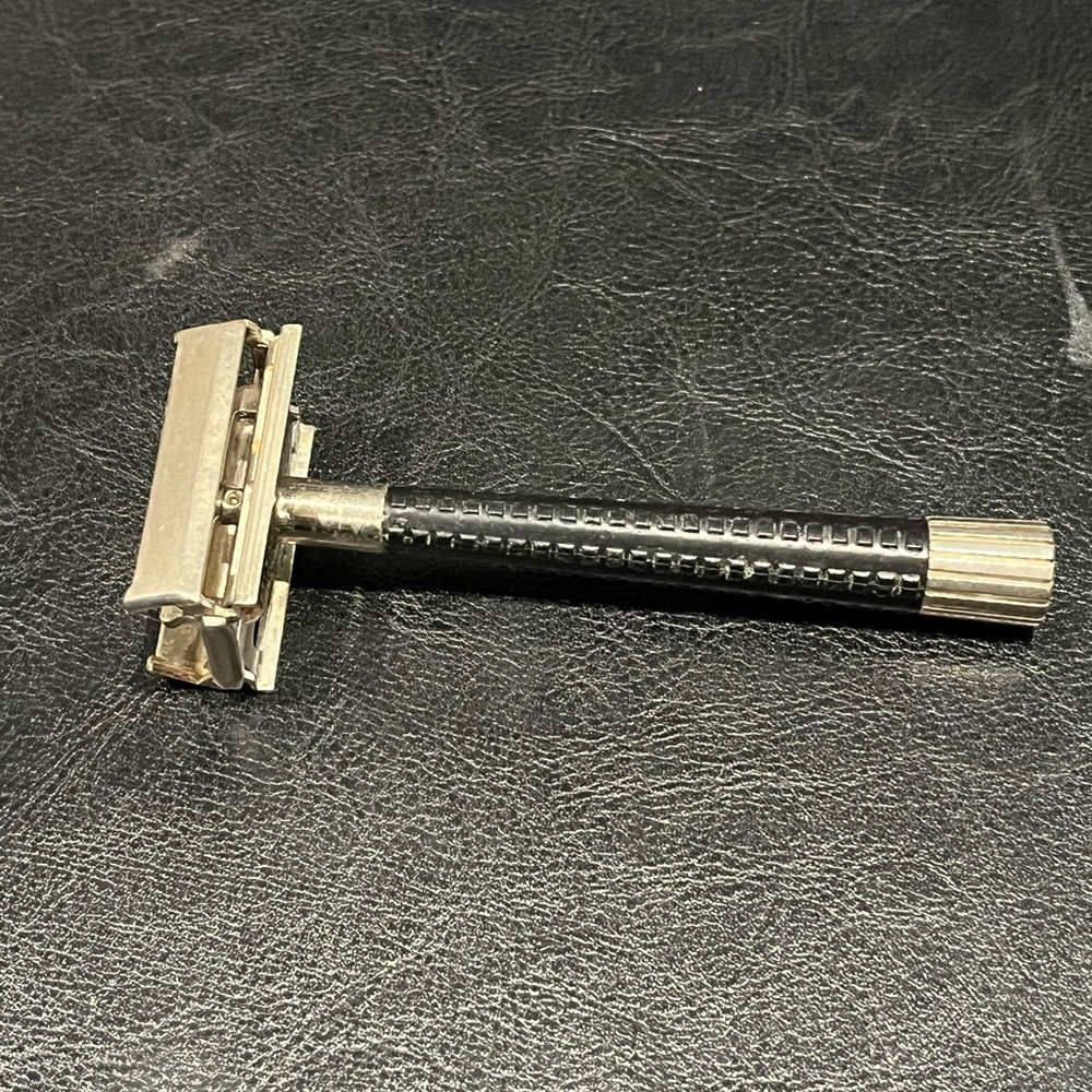 Vintage Schick Classic Black and Silver Safety Razor